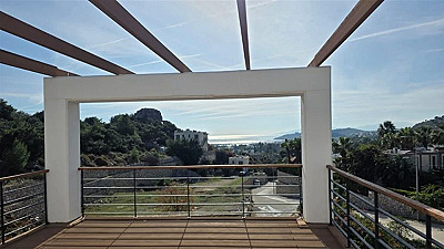Bodrum Türkkuyusu'nda Kapanmaz Kale ve Deniz Manzaralı Satılık 5+1 Triplex Villa