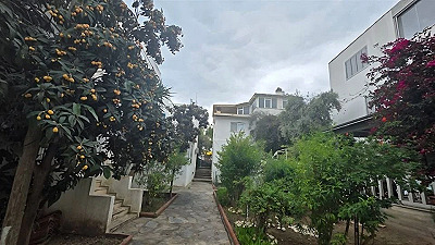 Bodrum Marina'ya 100 m Yenilenmiş 3+1 Triplex Villa | Site İçi