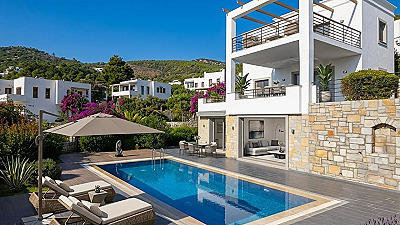 Kaledos Villaları - Türkkuyusu'nda Kale ve Marina Manzaralı Villa