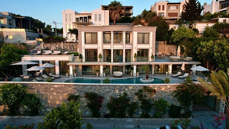 740 m² Estate with Spa & Indoor Pool for Sale in Yalıkavak | Walking Distance to Sea